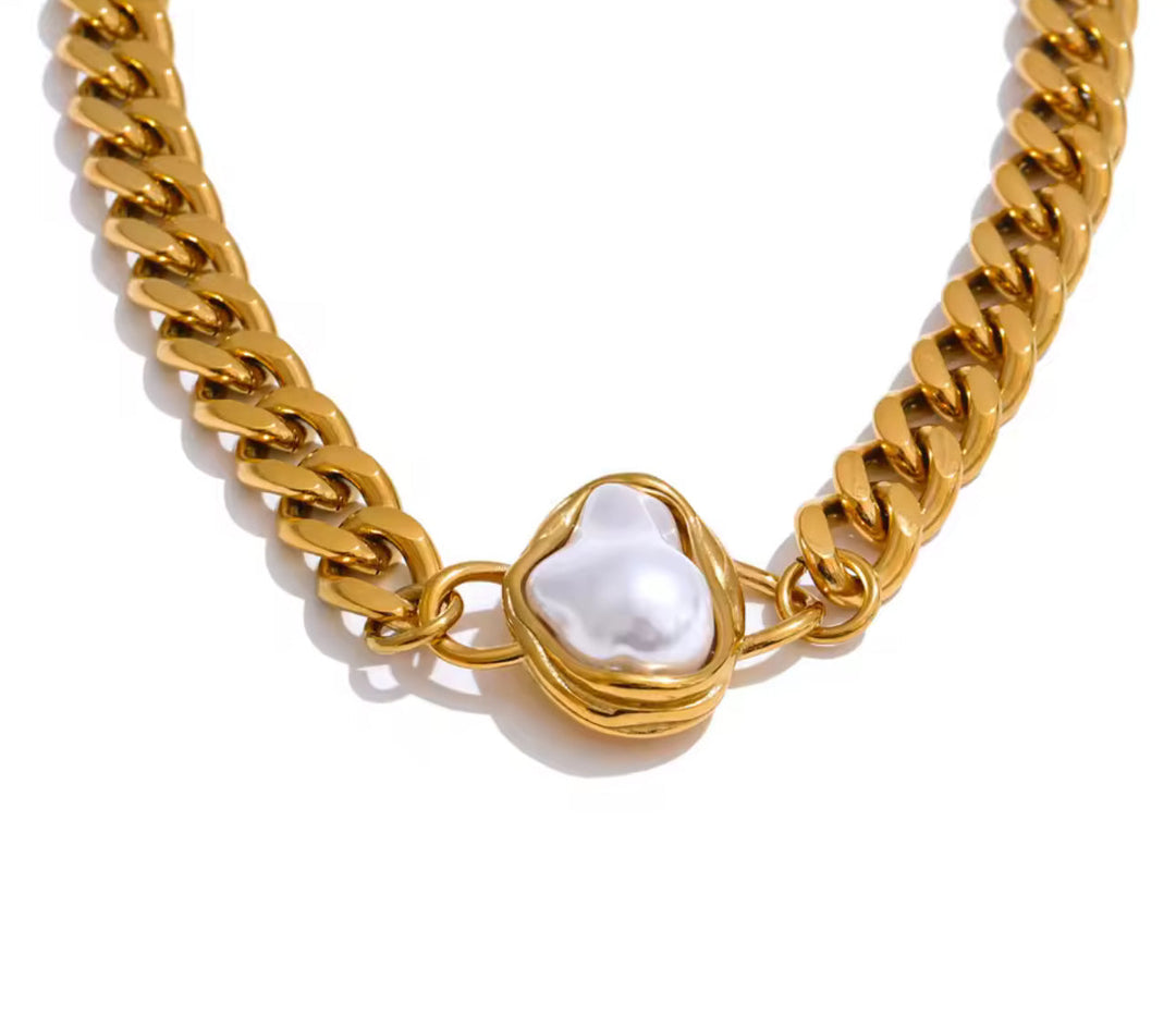 ABBY PEARL
NECKLACE