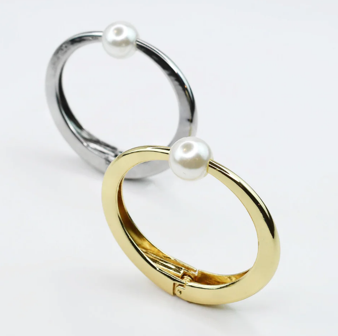 Halo Single Pearl Bangle - 2 Color Options