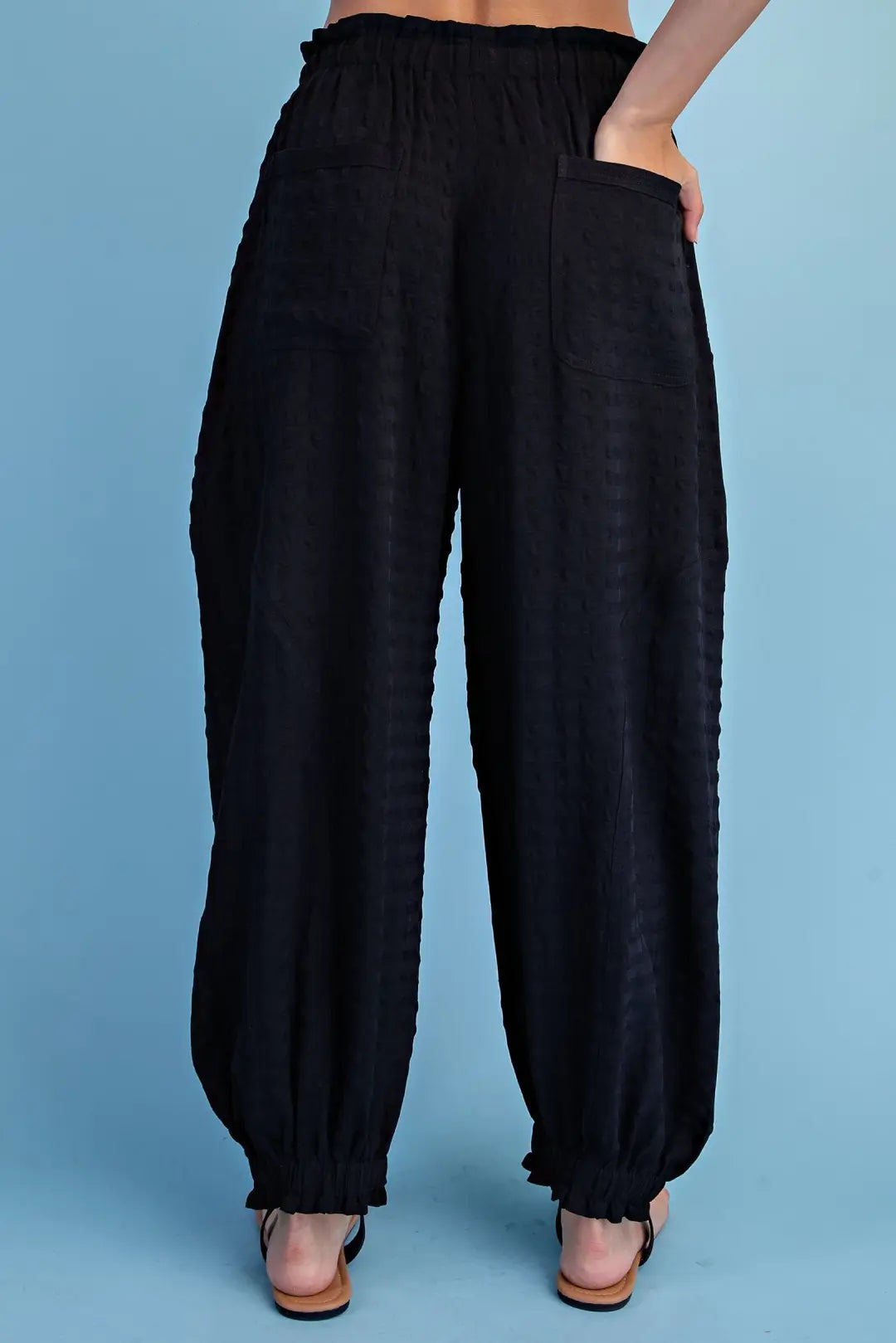 Seersucker Gather Ankle Pants-Black