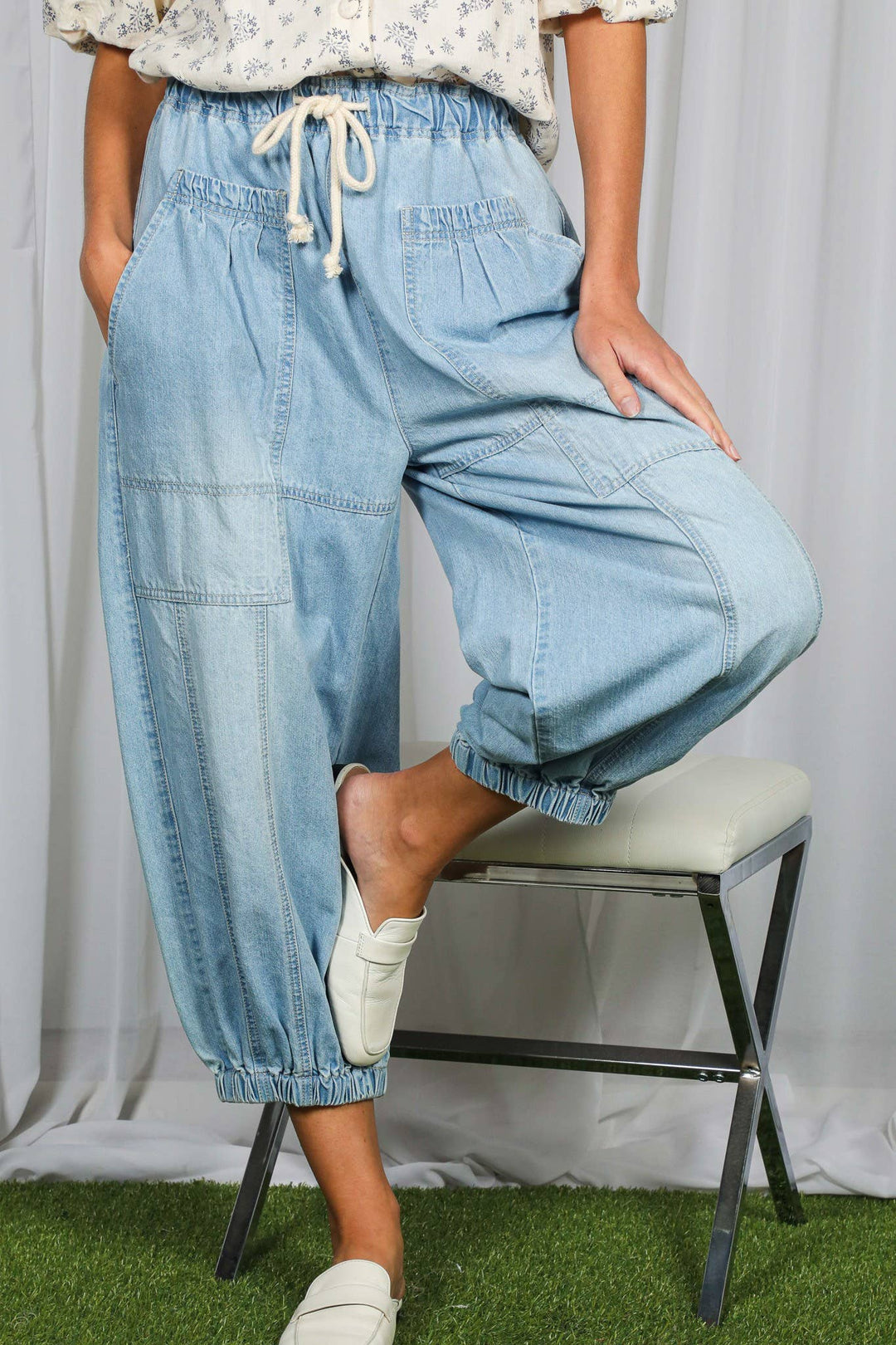 Casual Patch Pocket Elastic Band Crop Barrel Jeans-Lt. Denim