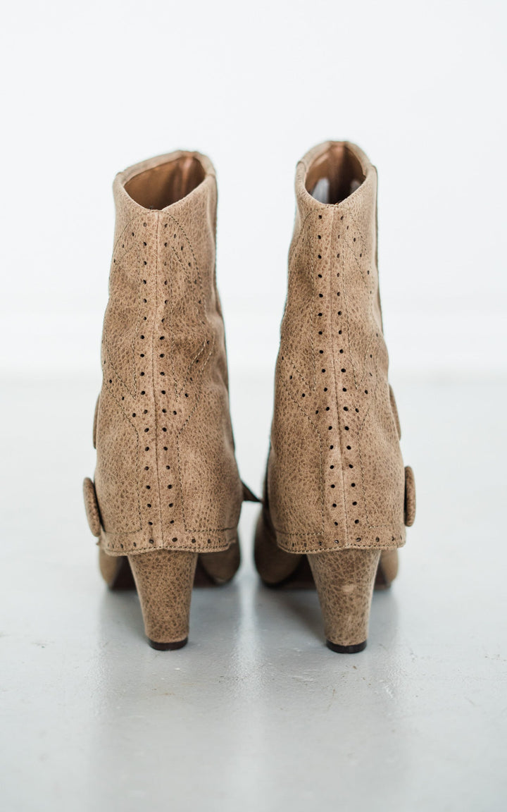 Cowgirl Star Booties in Taupe - Rural Haze